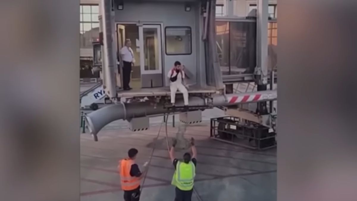 Spóźniony pasażer żądał, aby wpuszczono go do samolotu
