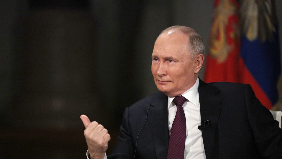 Russian President Putin interviewed by US journalist Carlson in Moscow
epa11138506 Russian President Vladimir Putin attends an interview with US journalist Tucker Carlson at the Kremlin in Moscow, Russia, 09 February 2024.  EPA/GAVRIIL GRIGOROV/SPUTNIK/KREMLIN POOL MANDATORY CREDIT 
Dostawca: PAP/EPA.
GAVRIIL GRIGOROV/SPUTNIK/KREMLIN POOL