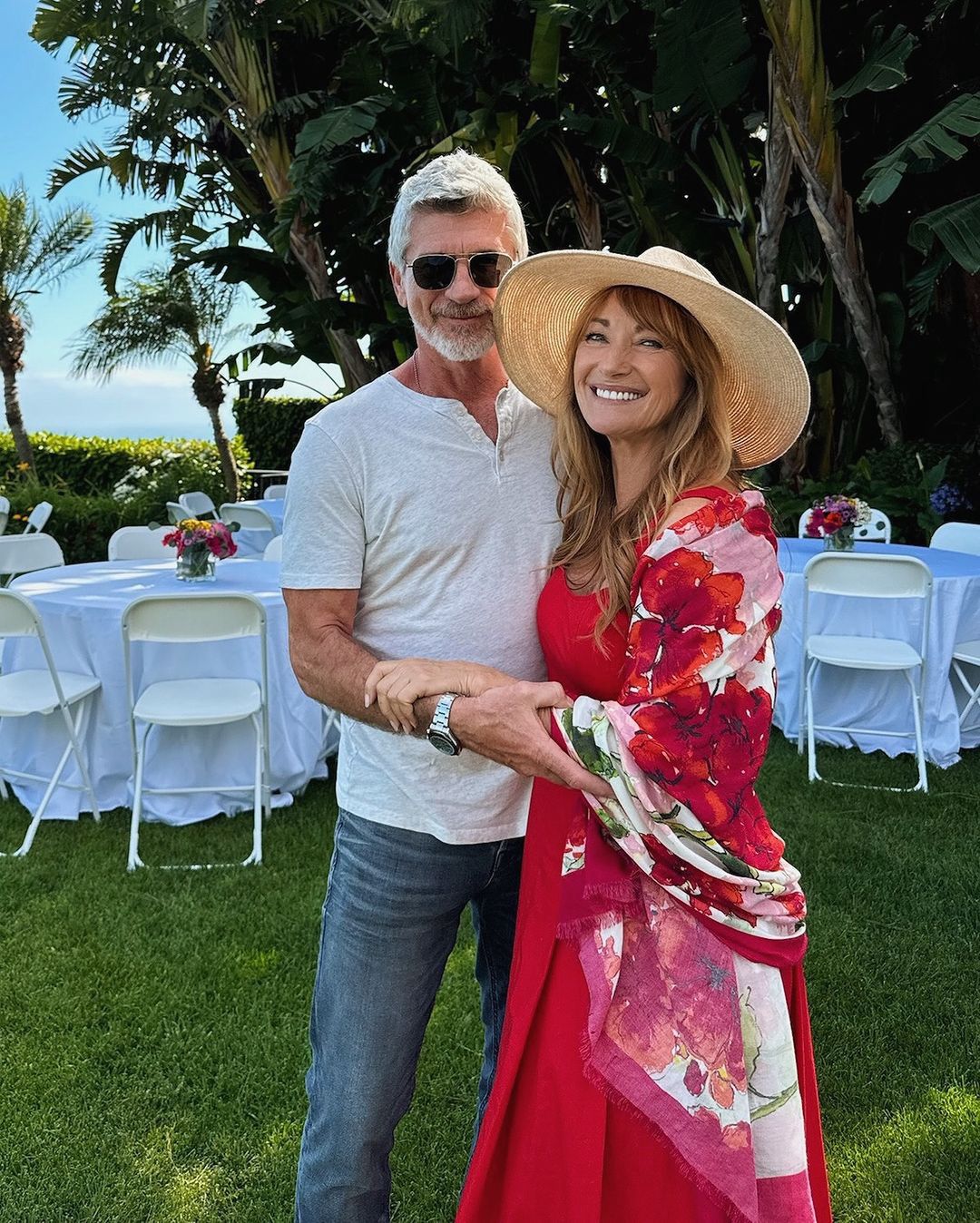 Jane Seymour poses with Joe Lando. This is how they look today.