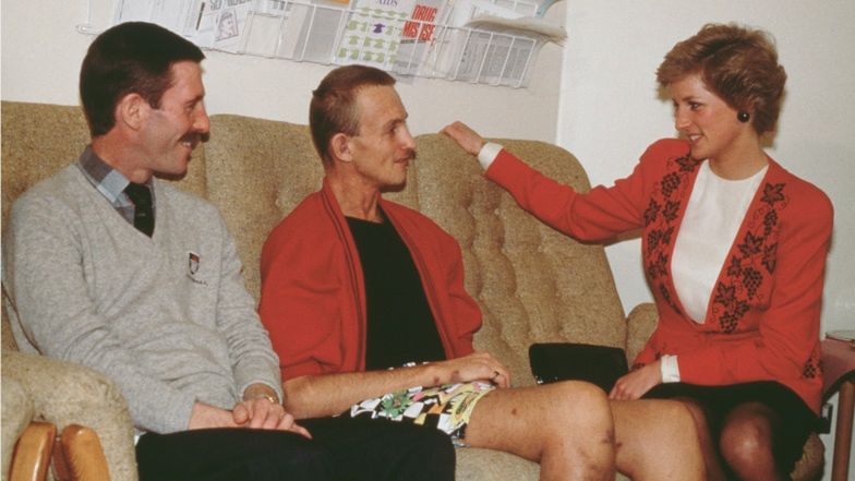 Księżna Diana odwiedza pacjentów chorujących na AIDS