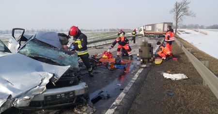 Warmińsko-mazurskie. Groźny wypadek na DK 22. Ranne 3 osoby