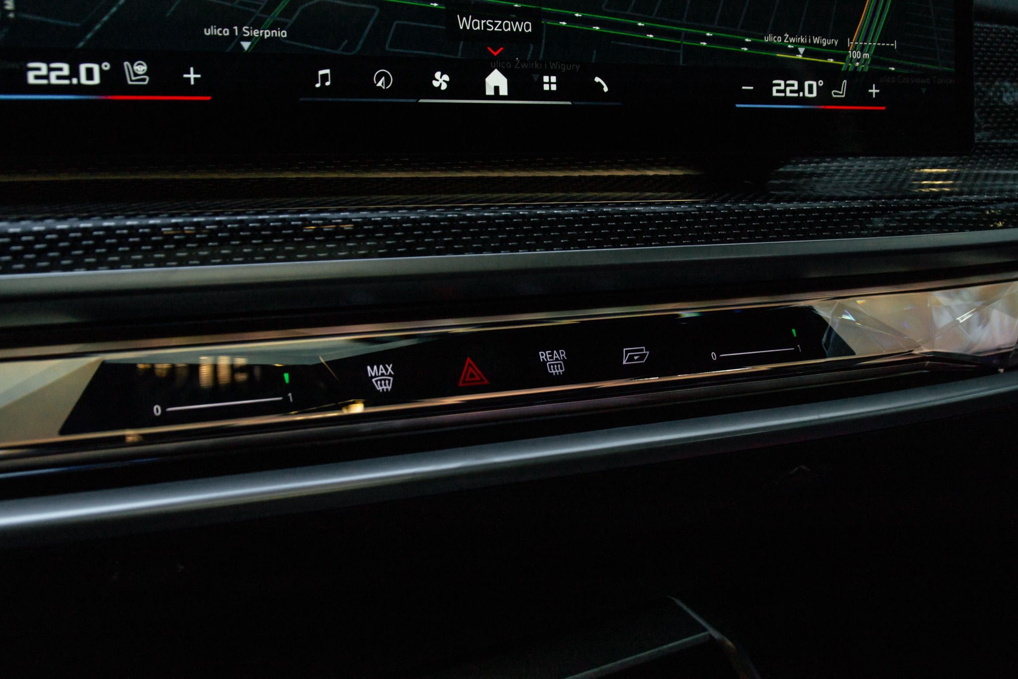 BMW i7 M70