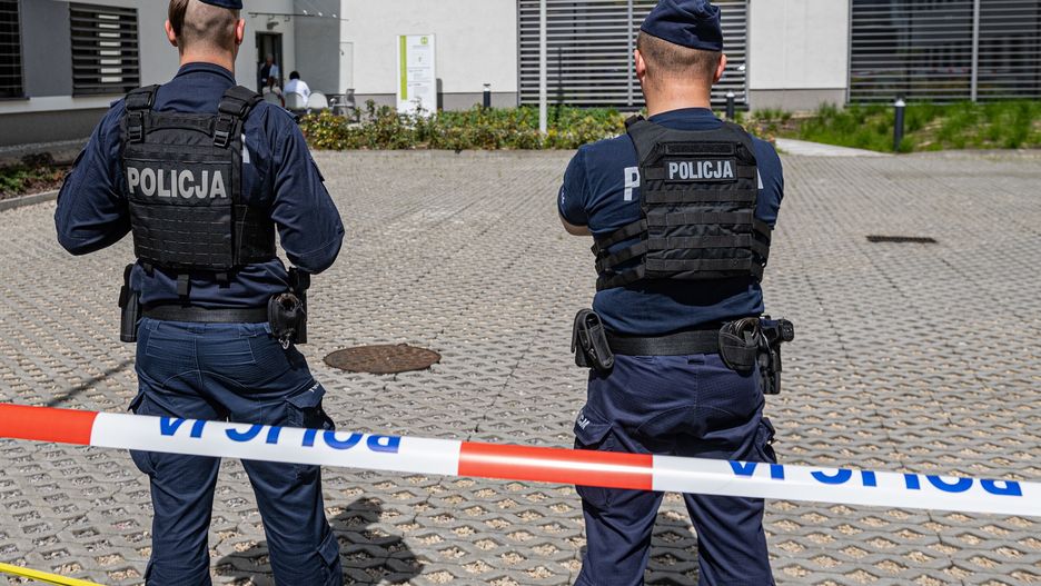 Policja przy szpitalu w Krakowie