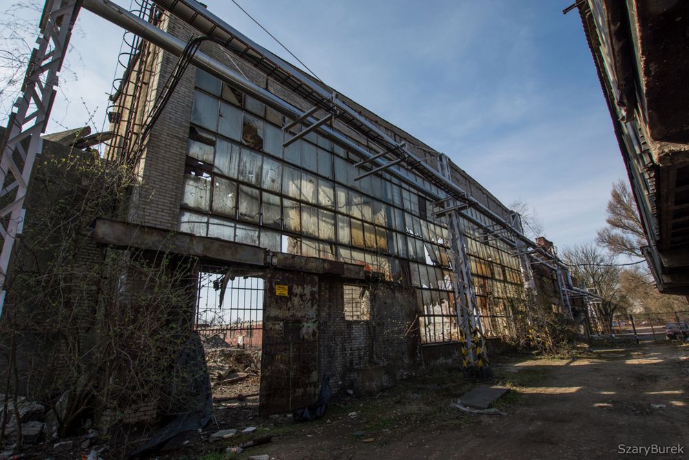 Kiedyś te zakłady produkowały polskie czołgi i nie tylko. Teraz pozostała po nich ruina 20