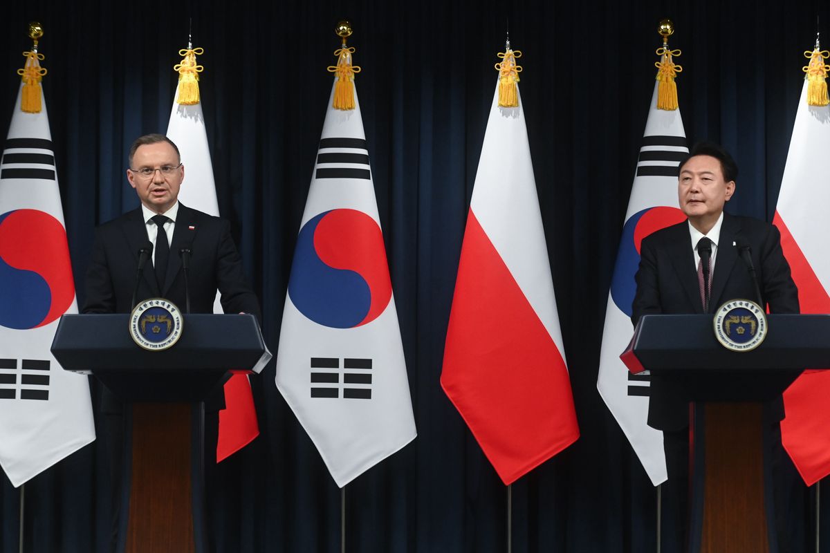 Prezydenci Andrzej Duda i Yoon Suk-yeol na wspólnej konferencji
