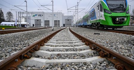 Chwile grozy na dworcu w Inowrocławiu. Nad 51-latkiem przejechał pociąg