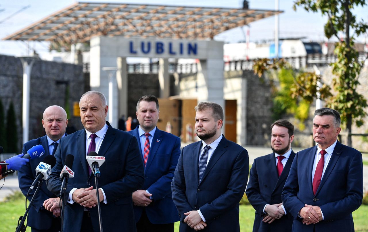 Lublin.  Wicepremier, minister aktywów państwowych Jacek Sasin ogłasza, że w pobliżu dworca PKP w Lublinie stanie pomnik Lecha Kaczyńskiego