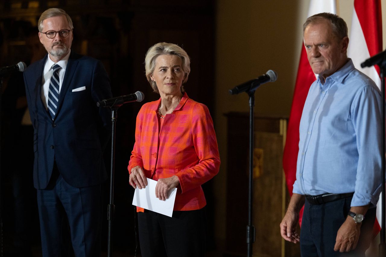 Przewodnicząca KE Ursula von der Leyen, premier Polski Donald Tusk i premier Czech Petr Fiala to politycy, którzy zgadzają się, że polityka unijna w zakresie migracji jest obecnie niewystarczająca