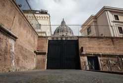 Złożenie ciała papieża w trumnie. Podano dokładną godzinę