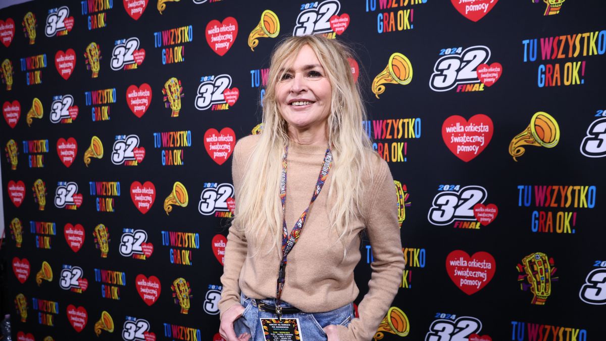 Warszawa, 28.01.2024. Dziennikarka Monika Olejnik w studiu telewizyjnym WOŚP na błoniach Stadionu Narodowego w Warszawie, 28 bm. Trwa 32. Finał Wielkiej Orkiestry Świątecznej Pomocy. Hasło tegorocznego finału to "Płuca po pandemii". (sko) PAP/Leszek Szymański