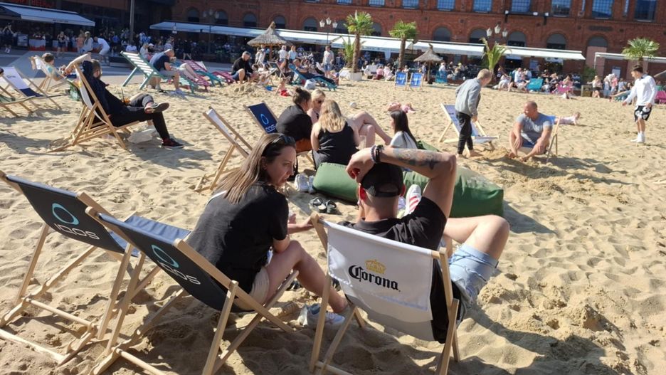 Plaża na dziedzińcu Manufaktury w Łodzi
