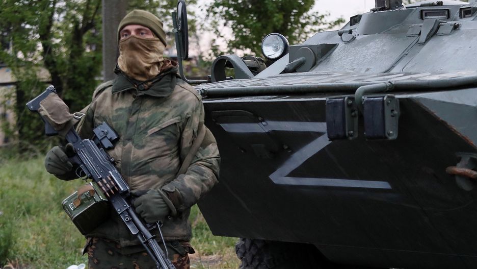 Service members of pro-Russian troops stand guard in Mariupol
A service member of pro-Russian troops stands guard before the expected departure of Ukrainian soldiers, who surrendered at the besieged Azovstal steel mill, in the course of Ukraine-Russia conflict in Mariupol, Ukraine May 19, 2022.,Image: 692813245, License: Rights-managed, Restrictions: , Model Release: no, Credit line: ALEXANDER ERMOCHENKO / Reuters / Forum
ALEXANDER ERMOCHENKO / Reuters /
defence, civil unrest, war, category_code_def, category_code_europ, category_code_war, category_code_vio, category_code_defence, category_code_civil unrest