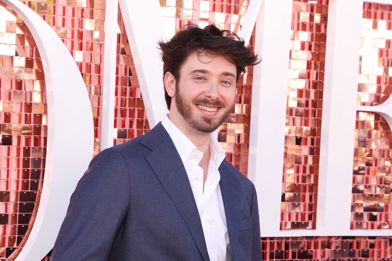 Jego mama zagrała w megahicie. On go nigdy nie widział