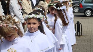 Gniezno: Wzruszająca uroczystość na Wierzbiczanach. Dzieci przystąpiły do Pierwszej Komunii Świętej