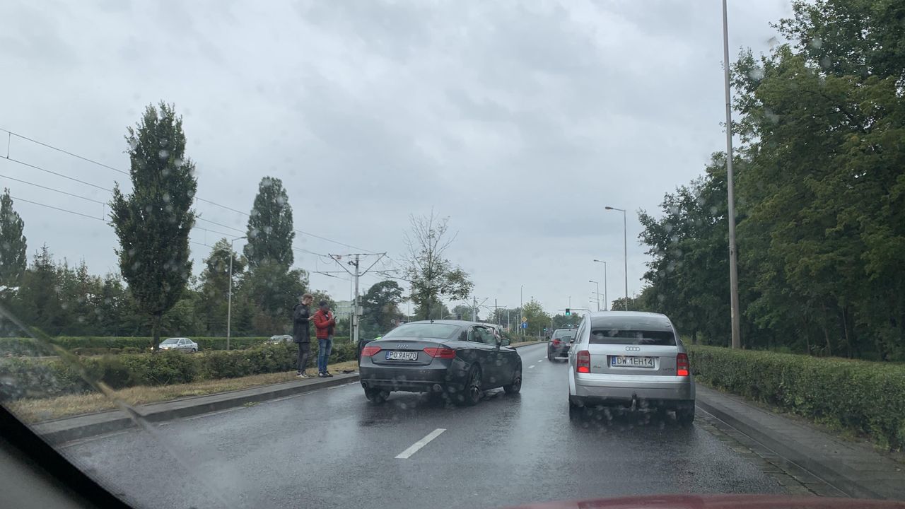 Wrocław. Ogromny korek na zachodzie miasta. Lepiej unikać ul. Lotniczej