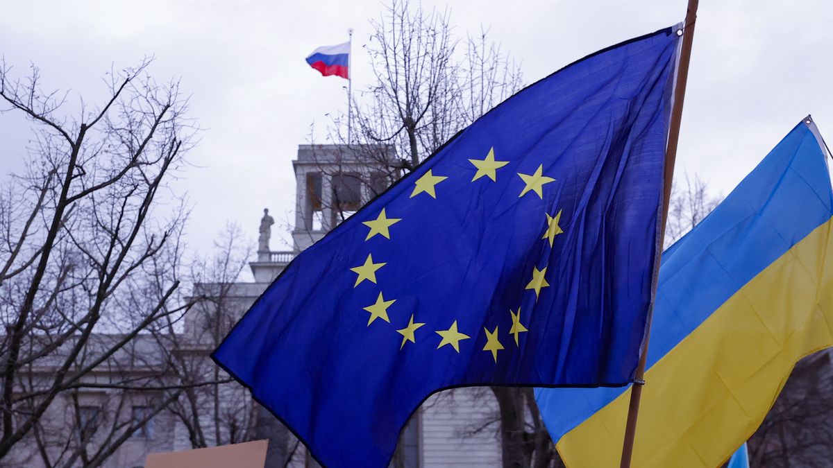 BERLIN, GERMANY - FEBRUARY 22: Ukrainians living in Germany gather in front of the Russian Embassy in Berlin to stage a demonstration in support for Ukraine, on February 22, 2022 in Berlin, Germany. (Photo by Abdulhamid Hosbas/Anadolu Agency via Getty Images)
