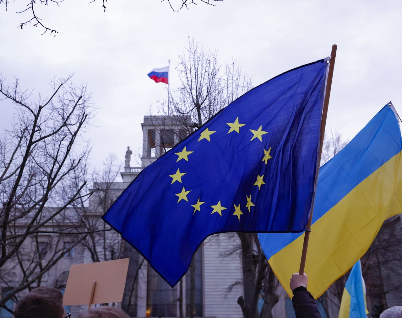 Ukrainian and EU flags in front of the Embassy of the Russian Federation in Berlin