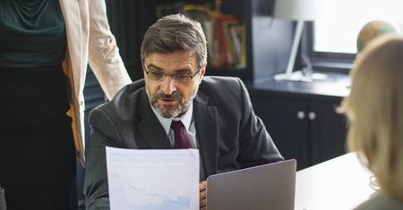 Samotność wyklucza, praca pomaga. Silversi nie chcą znikać z rynku pracy