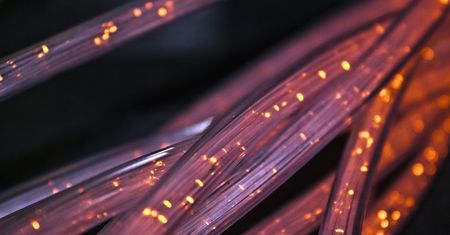 Najlepszy światłowód? Nowe kable z rekordowo niską stratą sygnału