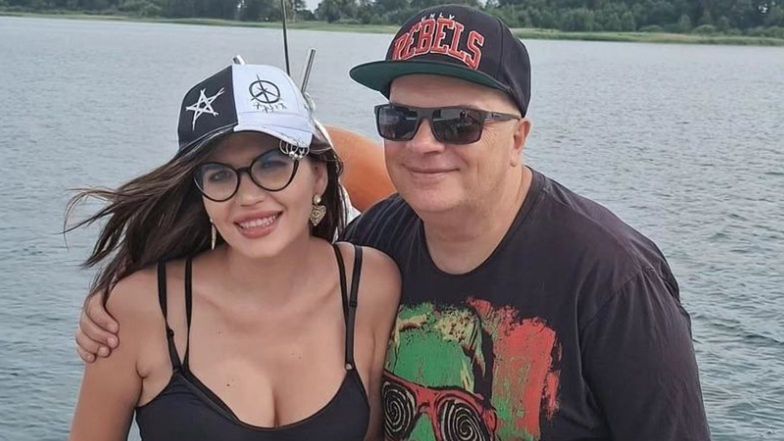 Ukochana Krzysztofa Skiby odsłania pośladki i mówi o problemach ze zdrowiem