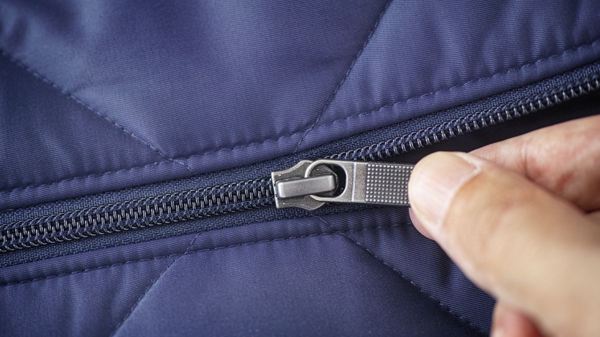 Zamek błyskawiczny w kurtce.