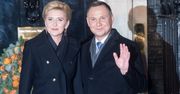 Andrzej Duda składa życzenia z okazji Dnia Kobiet. Agacie Kornhauser-Dudzie wręczył uroczy bukiecik