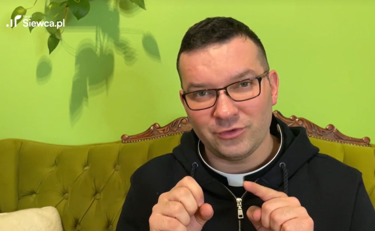 Ksiądz Piotr Jarosiewicz jest popularny na TikToku