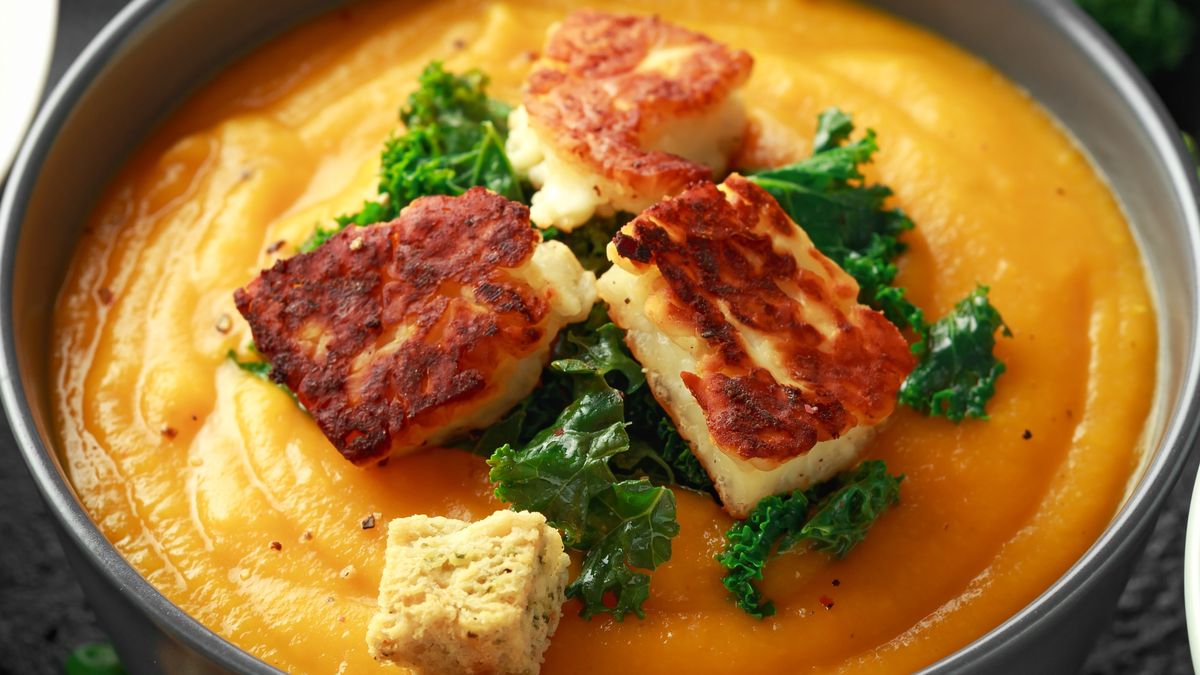 Krem z grilowanym halloumi