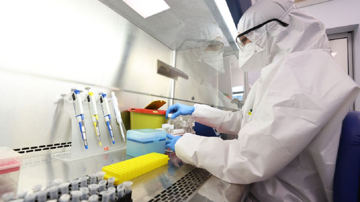 Dlaczego koronawirus jest bardziej śmiertelny na niektórych obszarach? Chińska naukowiec zbadała mutacje koronawirusa. Wyniki są niepokojące.