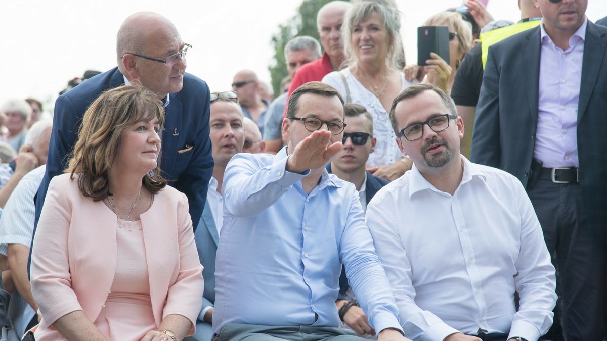 reporter9_baza
28.07.2019 Stezyca Nadradunskie Centrum Turystyczno Rekreacyjne Piknik Rodzinny #DobryCzasPL z udzialem premiera Mateusza Morawieckiego  Fot. Wojciech Strozyk/REPORTER
n/z: Mateusz Morawiecki
n/z: Malgorzata Zwiercan, Marcin Horala
Wojciech Strozyk/REPORTER