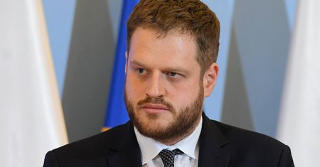 Koronawirus w Polsce. Nakaz zakrywania twarzy nawet przez dwa lata. Wiceminister zdrowia tłumaczy