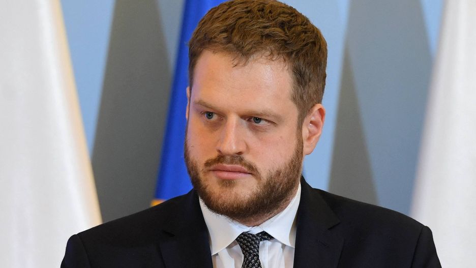 Koronawirus w Polsce. Według wiceministra zdrowia Janusza Cieszyńskiego nakaz zakrywania twarzy może obowiązywać nawet przez dwa lata