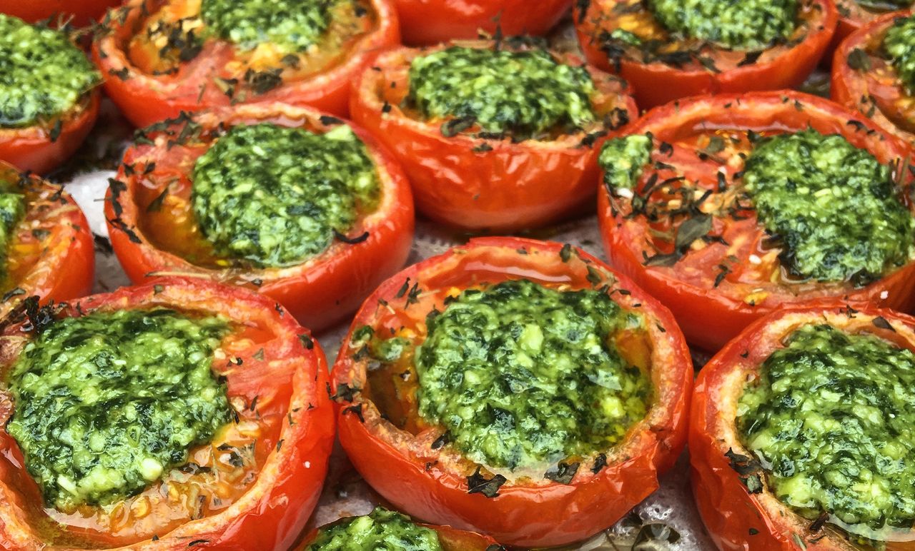 Baked tomatoes with pesto: A healthy Mediterranean delight