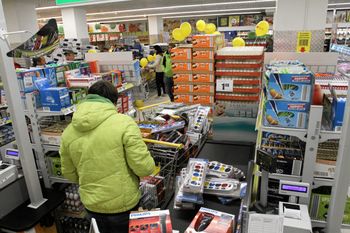 Ostatnie godziny. Sklepy zamykają się na 3 dni. Do kiedy są otwarte?