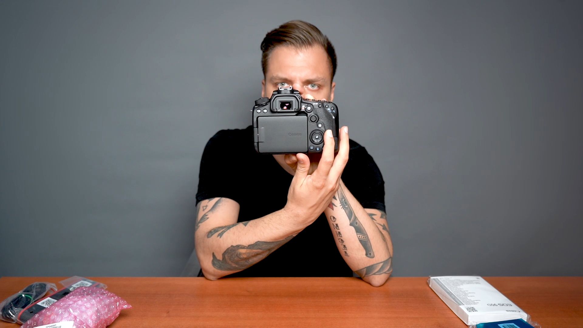 Canon EOS 90D: Co znajdziemy w pudełku? [Unboxing] 1