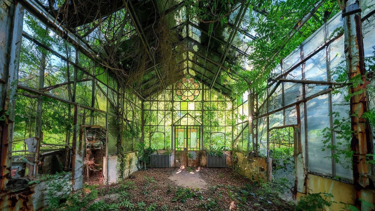 Opuszczone miejsca potrafią być piękne.