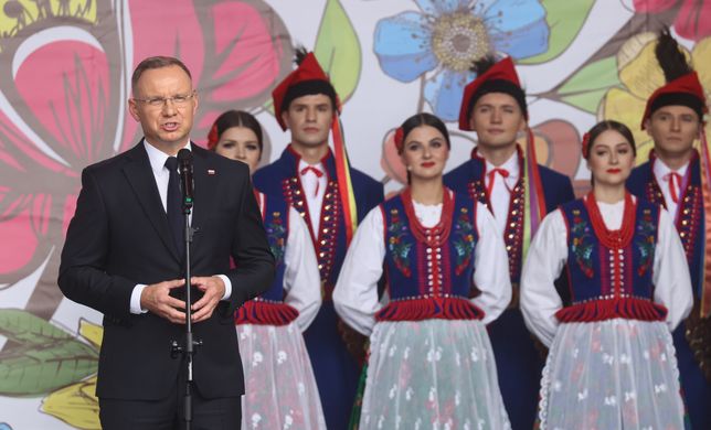 Prezydent wyprawił dożynki. W tym czasie zalewa południową Polskę