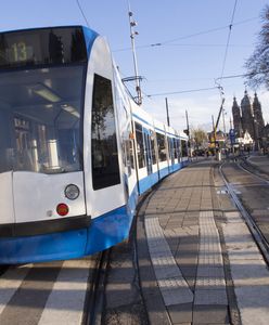 Nastoletni Holender wepchnął bezdomnego Polaka pod tramwaj. Kary nie będzie