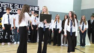 Dąbrowa Górnicza: Ślubowanie "pierwszaków" w V LO im. Zamoyskiego