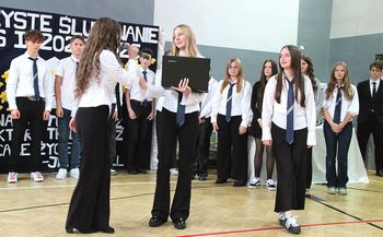 Dąbrowa Górnicza: Ślubowanie "pierwszaków" w V LO im. Zamoyskiego