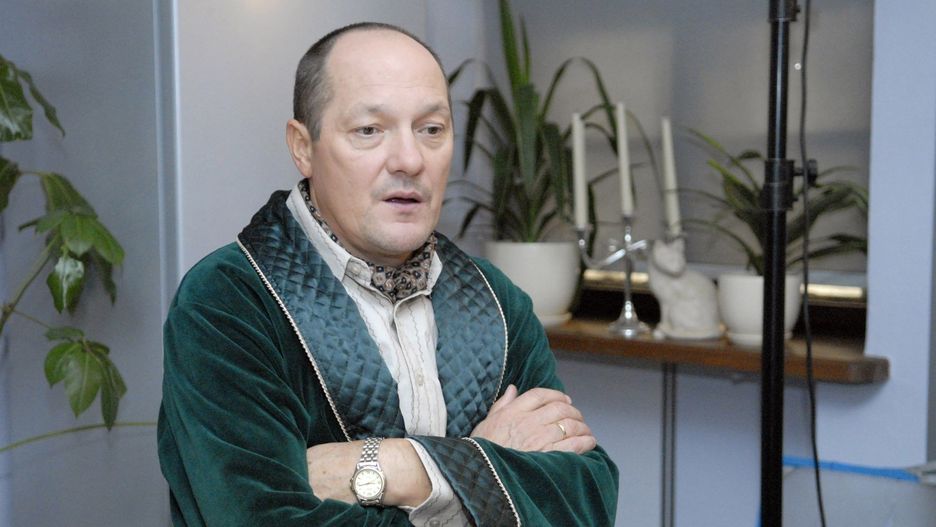 Tomasz Dedek jako serialowy Jędrula w Rodzinie zastępczej w 2006 roku.