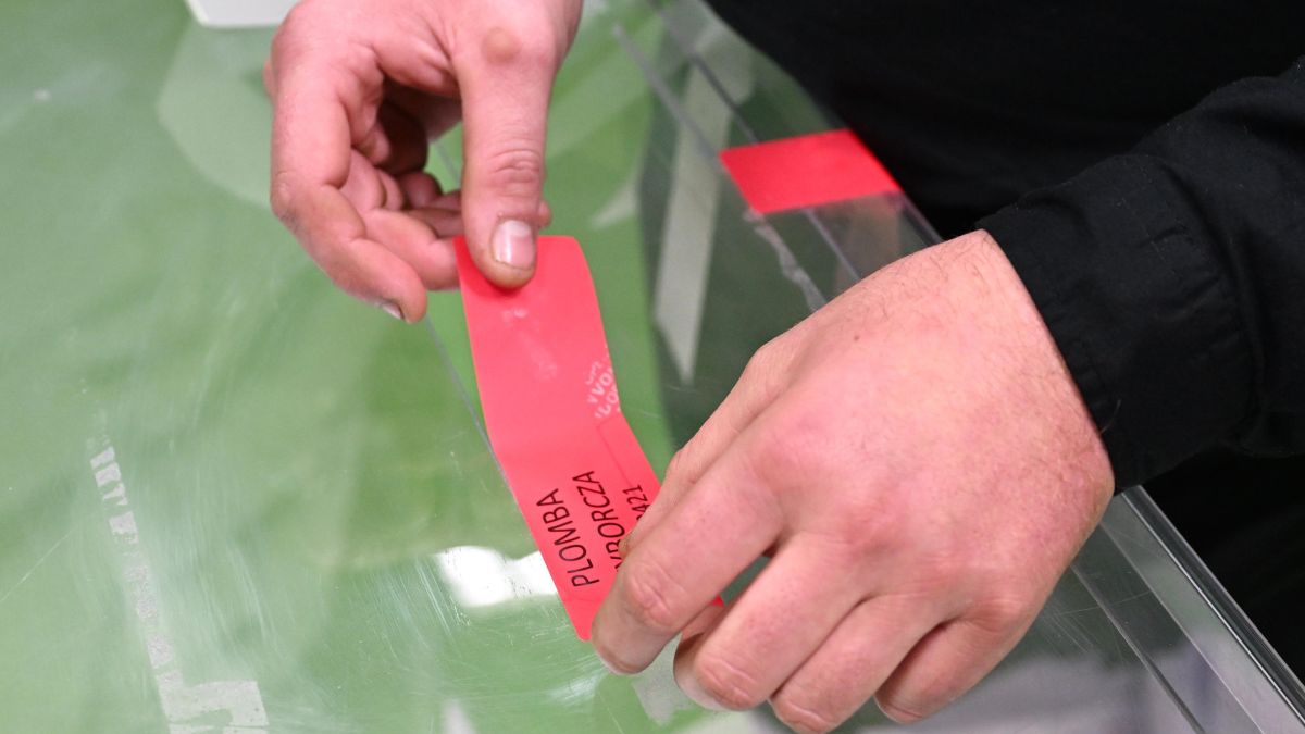 Otwarcie urny wyborczej w Przemyślu