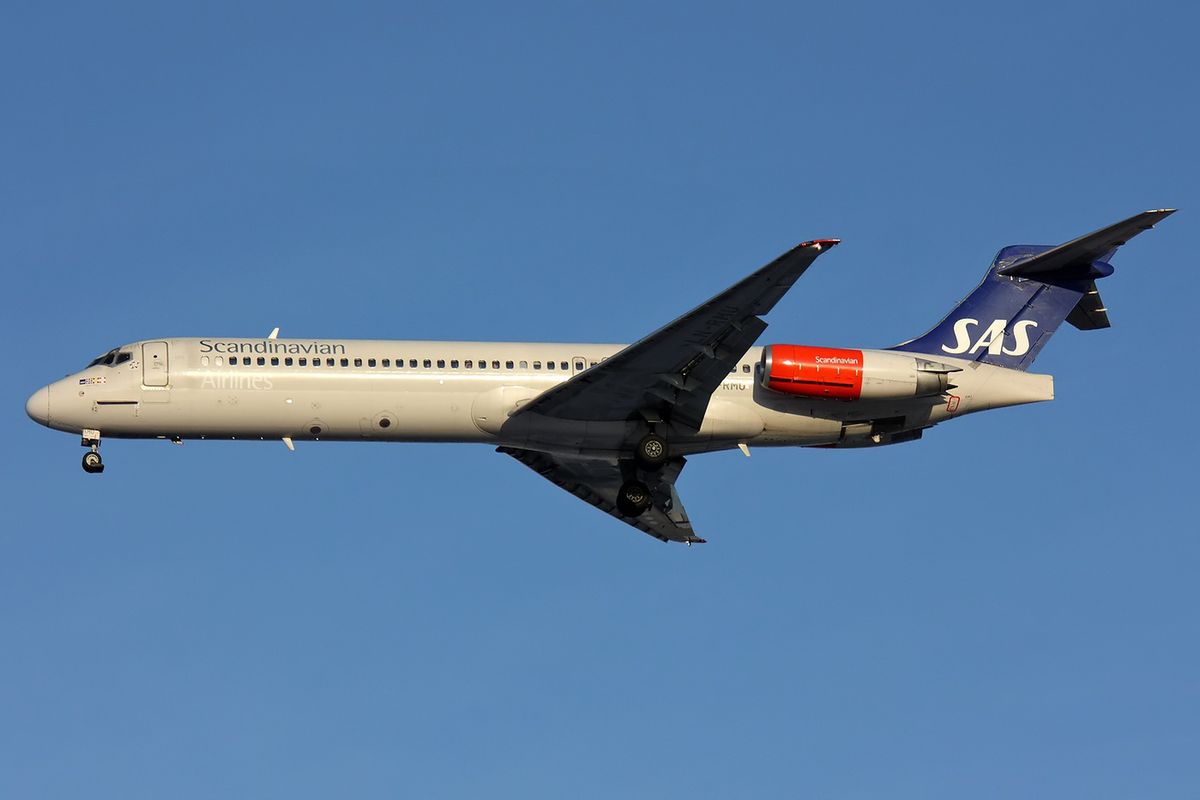 Samolot MD-87 w barwach linii SAS (zdjęcie ilustracyjne)