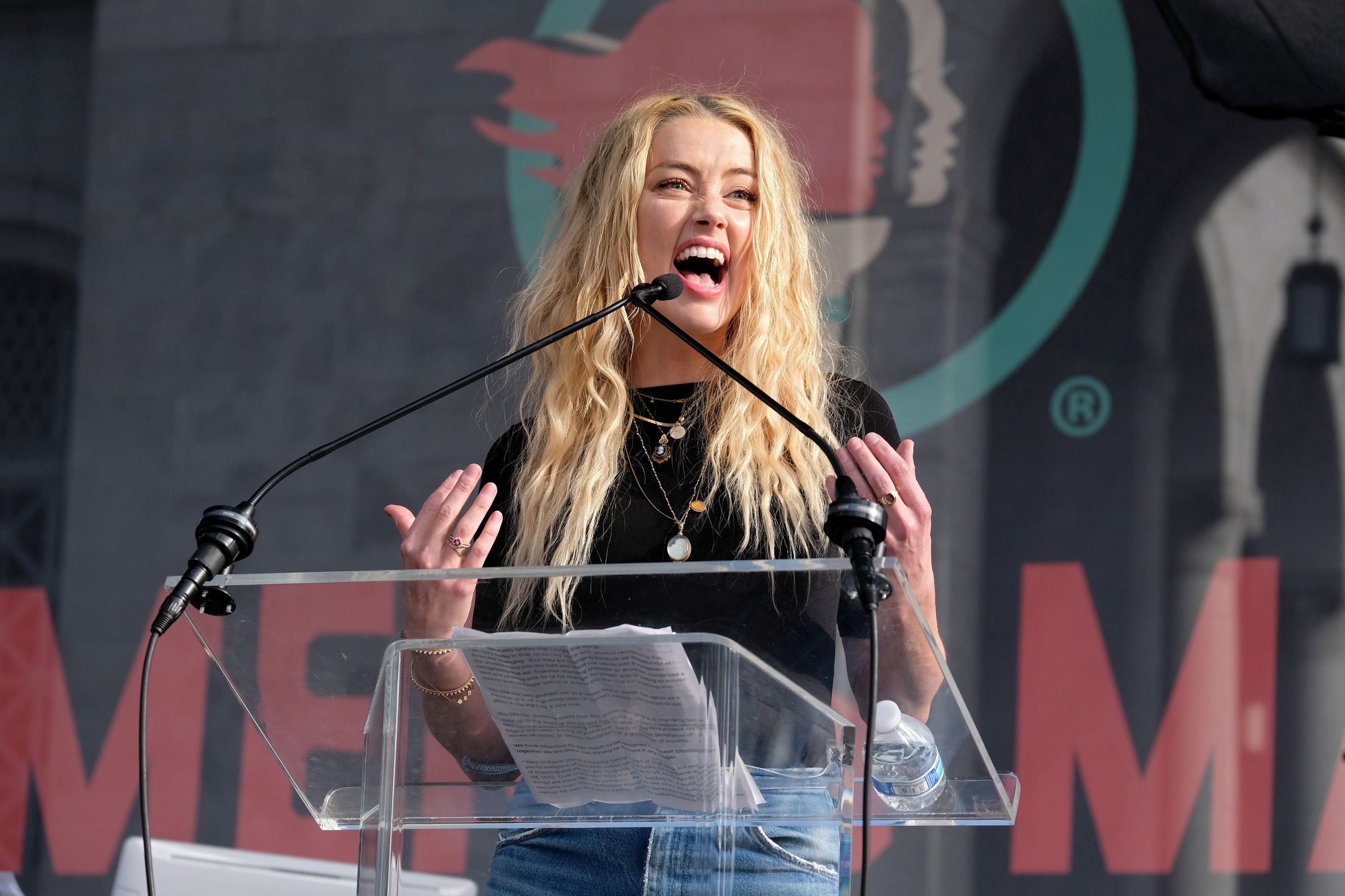 Amber Heard organizowała schadzki pod nieobecność męża
