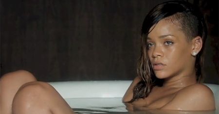 Rihanna BEZ MAKIJAŻU w nowym teledysku!