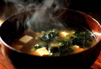 Pokochali ją Japończycy. Zupa miso jest przepyszna i prosta w przygotowaniu