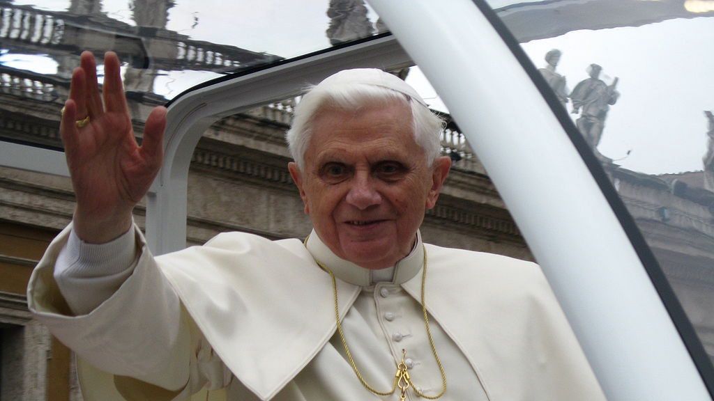 Stan zdrowia byłego papieża ma budzić duży niepokój.