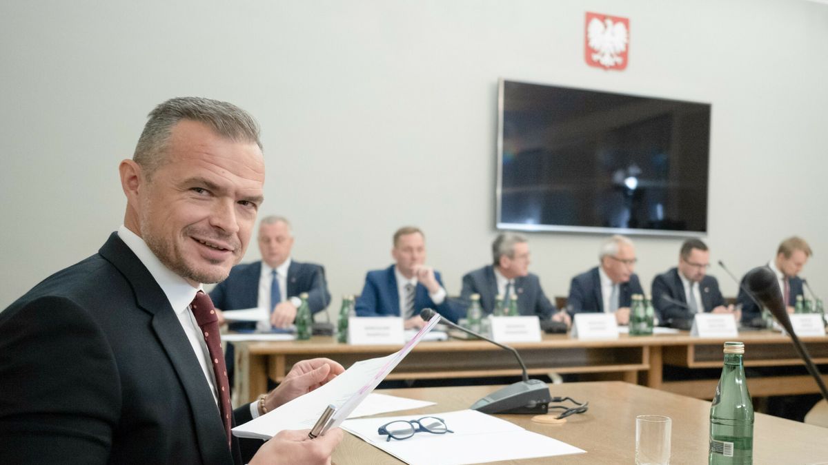 Sławomir Nowak wyszedł z aresztu po wpłaceniu miliona złotych kaucji. W czwartek sąd zadecydował, że to poręczenie majątkowe musi pozostać w mocy