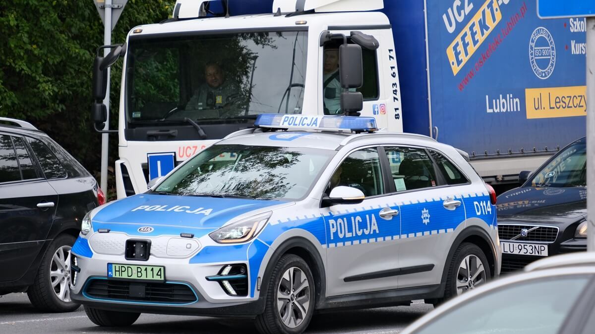 Elektryczny radiowóz policji