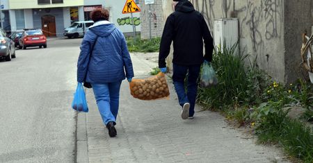 Koronawirus w Polsce. Zakażona jeździła na zakupy. Odpowie przed sądem